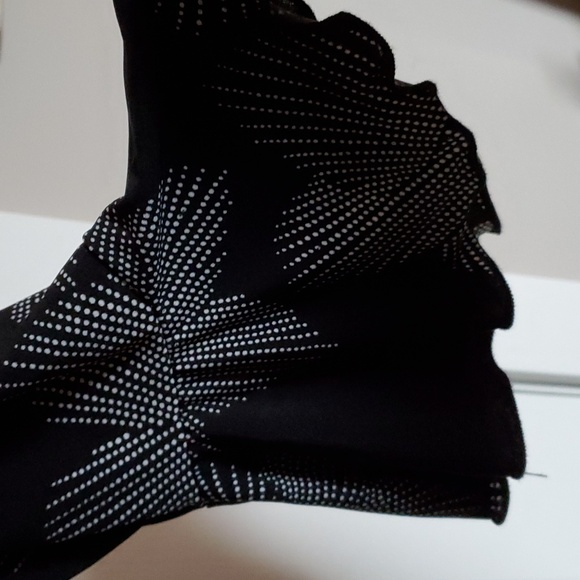 Susan Lawrence two-piece top and skirts. A lovely lightweight flowy Fabric. - Picture 6 of 8